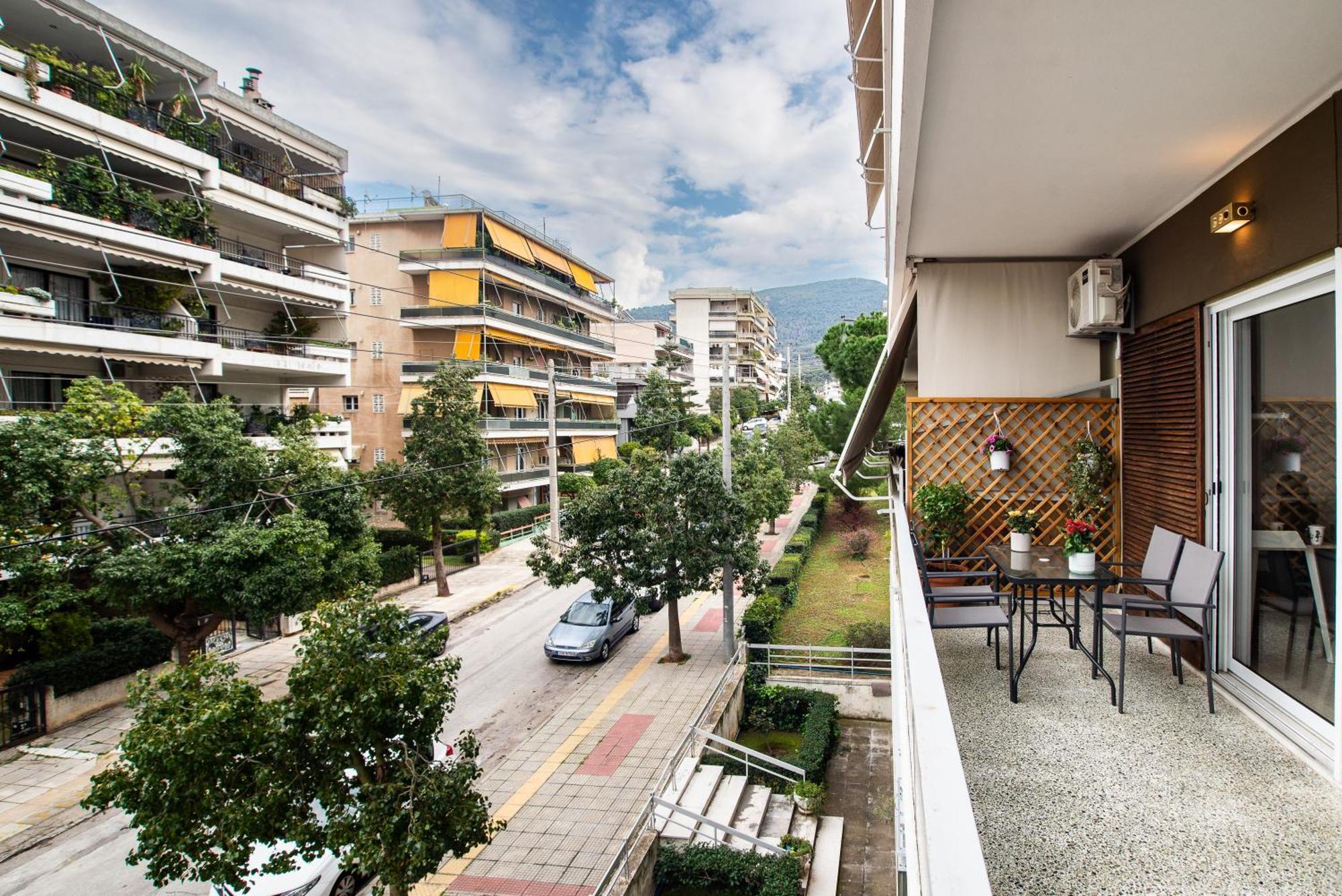Modern In Cholargos